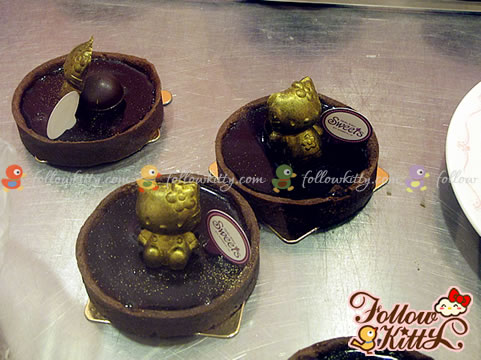 Finished Golden Hello Kitty Chocolate Tart (Hello Kitty Sweets Café)