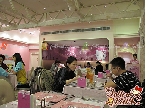 More Customers Coming... (Hello Kitty Sweets Café)