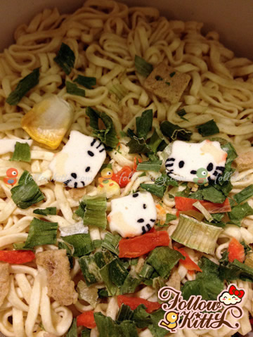 Hello Kitty Mini Cup Noodles - Cute Hello Kitty Face Narutomaki