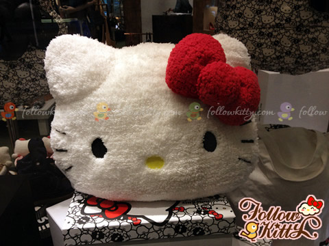 Hong Kong ete! x Hello Kitty Cushion