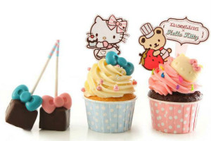 Dazzling Cafe Hello Kitty Small