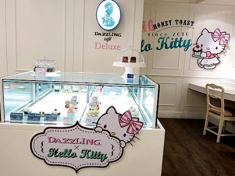 Souvenirs from Dazzling Café x Hello Kitty