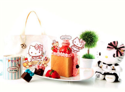 Souvenirs from Dazzling Café x Hello Kitty