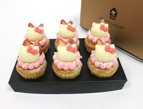 Cloudy x Hello Kitty Cupcakes - Kawaii Strawberry Gift Pack
