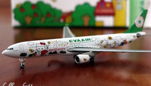 Eva Air Hello Kitty Airbus Plane Model Small