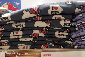 UNIQLO Crossover Hello Kitty Valentine 2013 Small