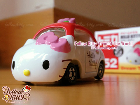 Front of Dream Tomica Hello Kitty Car Model (No.152) (Japan TAKARA TOMY)