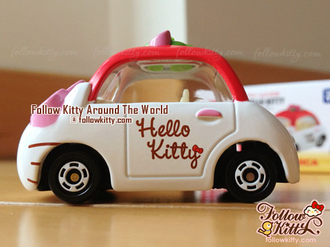 Side of Dream Tomica Hello Kitty Car Model (No.152) (Japan TAKARA TOMY)