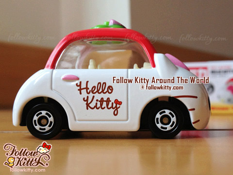 Side of Dream Tomica Hello Kitty Car Model (No.152) (Japan TAKARA TOMY)