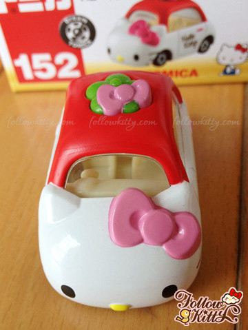 Top of Dream Tomica Hello Kitty Car Model (No.152) (Japan TAKARA TOMY)