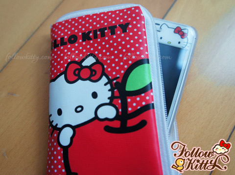 Hello Kitty Maga Zip Purse & Candy Bracelet - Cellphone Pouch