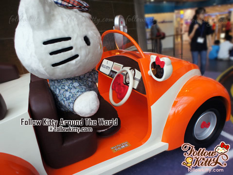 Dear Daniel in Old Style Car - Hello Kitty Back to 1960s in Langham Place