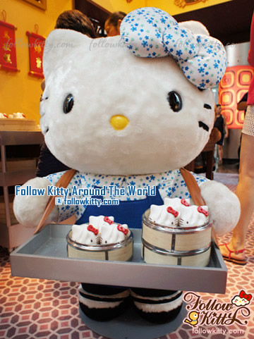 Hello Kitty在賣大包﹣朗豪坊“Hello Kitty走過獅子山下”展覽