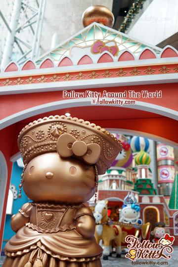 Hello Kitty宮殿前的Hello Kitty銅像﹣朗豪坊俄羅斯展覽
