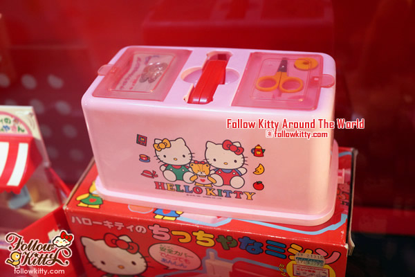 Windsor House Hello Kitty 40th Anniversary Exhibition - Sewing Kit