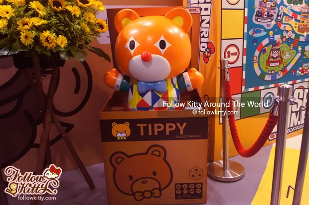 Cute Tippy is waiting for you on the entrance