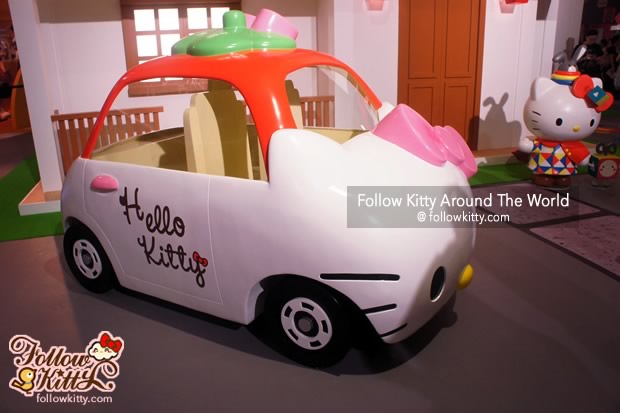 Hello Kitty Tomica Car