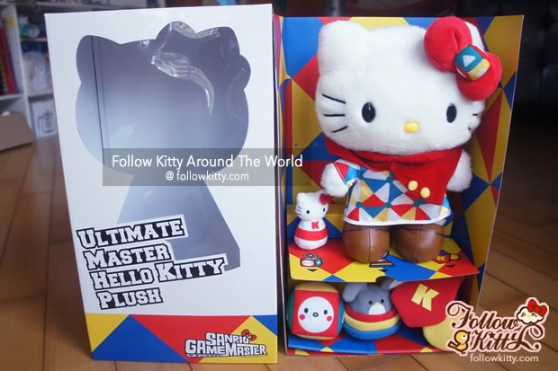 The small accessories are hidden under Hello Kitty’s feet